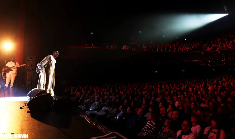 Max Zita & Gospel Voices en concert devant le public